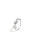 Ring with minimalist flowers