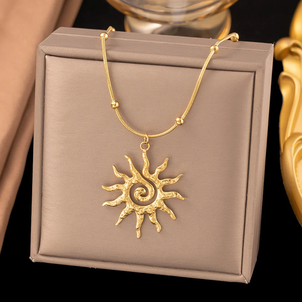 Chic Sun Shaped Pendant Necklace