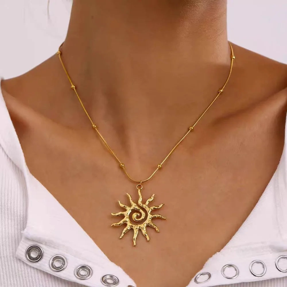 Chic Sun Shaped Pendant Necklace