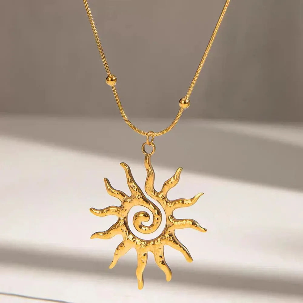Chic Sun Shaped Pendant Necklace